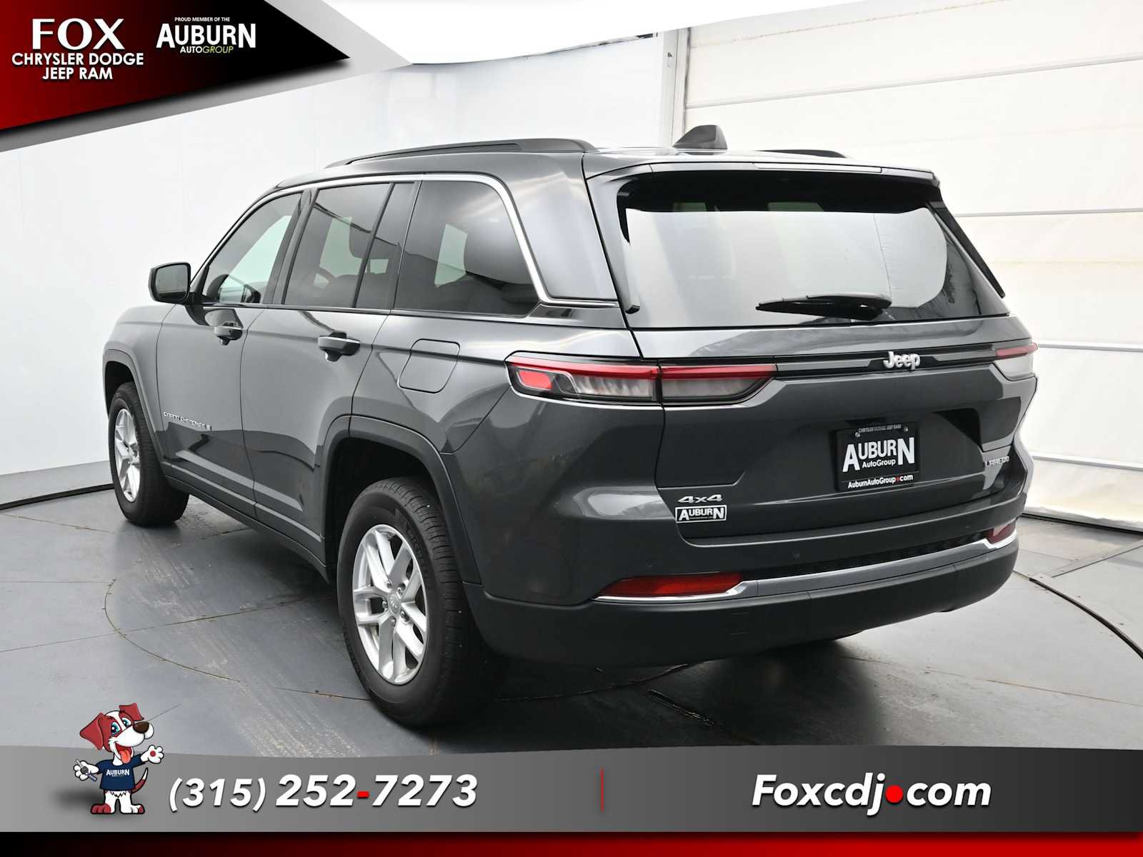 Used 2024 Jeep Grand Cherokee Laredo X w/ Luxury Tech Group I AWD/4WD image 16