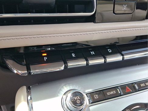 Used 2022 Lincoln Aviator AWD w/ Premium Package image 13
