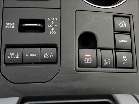 Certified 2023 Toyota Highlander XLE image 40