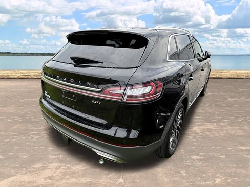 Used 2019 Lincoln Nautilus Reserve FWD image 10