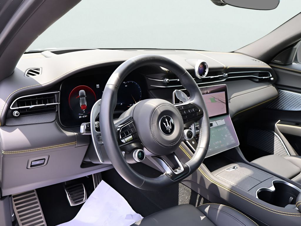 Used 2023 Maserati Grecale Trofeo AWD/4WD image 19