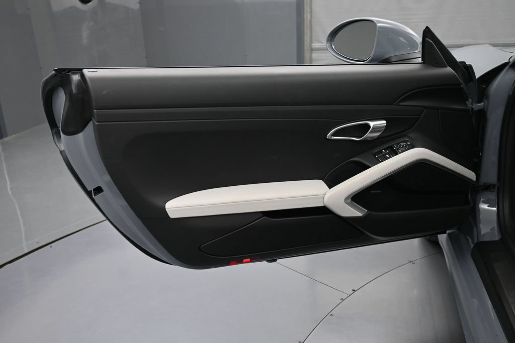 Certified 2024 Porsche 718 Cayman RWD image 15