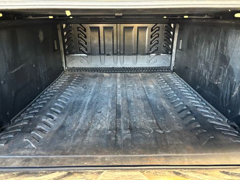 Used 2013 Chevrolet Avalanche LTZ image 10