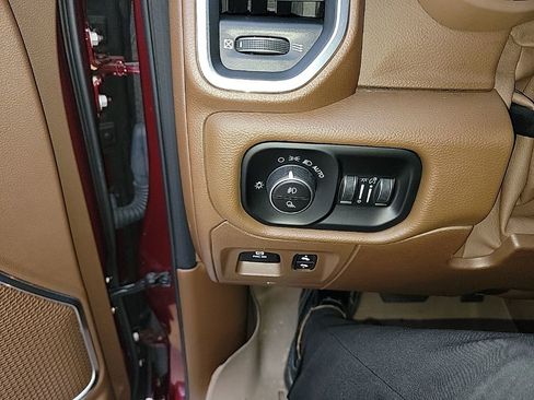 Used 2019 RAM 1500 Laramie image 29