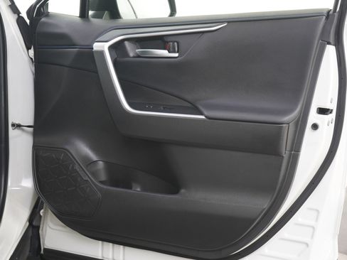 Used 2020 Toyota RAV4 XSE image 12