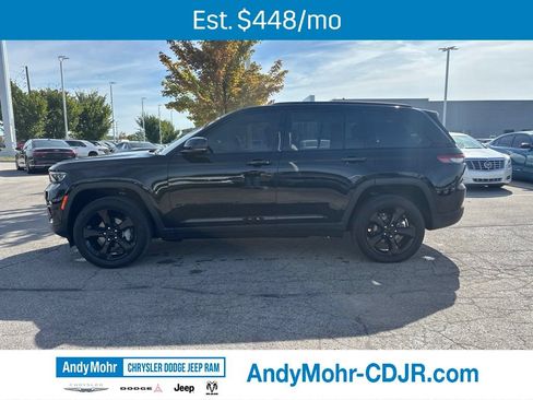 Used 2023 Jeep Grand Cherokee Limited w/ Black Appearance Package AWD/4WD image 4