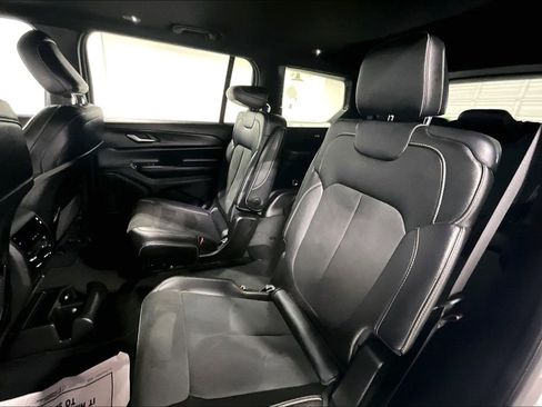 Used 2024 Jeep Grand Cherokee L Altitude AWD/4WD image 33