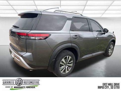 Used 2023 Nissan Pathfinder SL FWD image 6