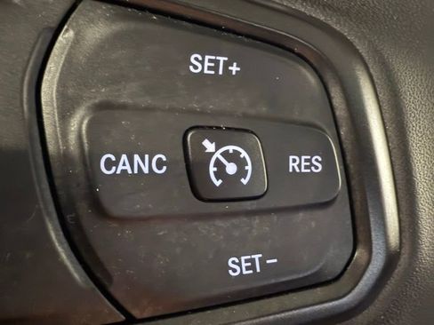 Used 2023 Jeep Gladiator Sport S image 33