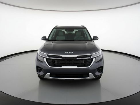 Used 2025 Kia Seltos S image 2