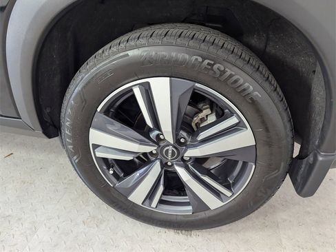 Used 2023 Nissan Rogue SL w/ SL Premium Package image 19