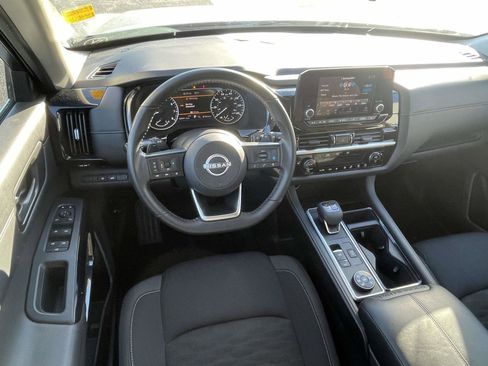 Used 2025 Nissan Pathfinder SV AWD/4WD image 6