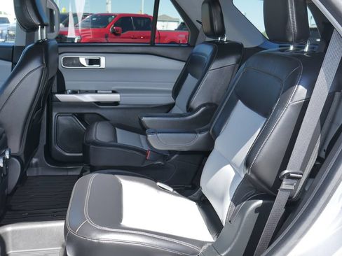 Used 2022 Ford Explorer XLT w/ Equipment Group 202A AWD/4WD image 23