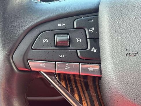 Used 2024 Cadillac Escalade ESV Premium Luxury AWD/4WD image 25
