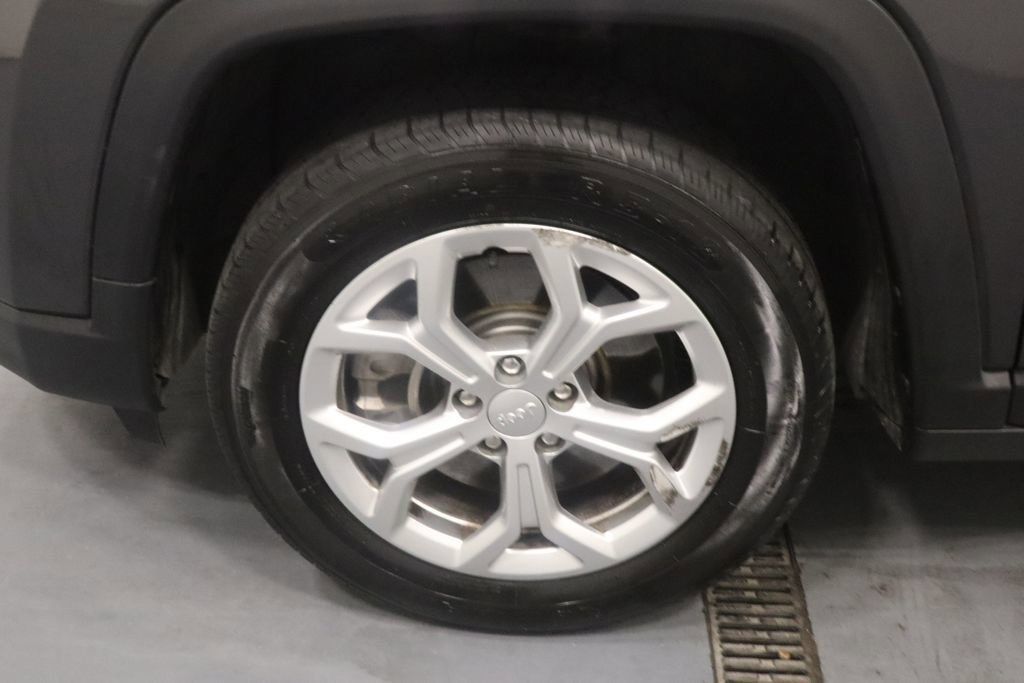 Used 2024 Jeep Compass Latitude AWD/4WD image 23
