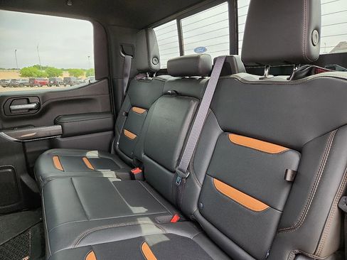 Used 2021 GMC Sierra 1500 AT4 w/ AT4 Value Package AWD/4WD image 5