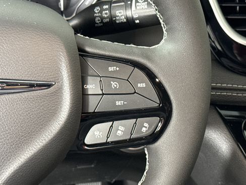 New 2026 Chrysler Pacifica Select w/ S Appearance Package image 15