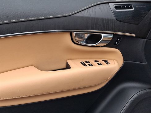 Used 2021 Volvo XC90 T6 Inscription w/ Protection Package Premier image 14