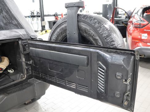 Used 2017 Jeep Wrangler Unlimited Sport w/ Connectivity Group image 33