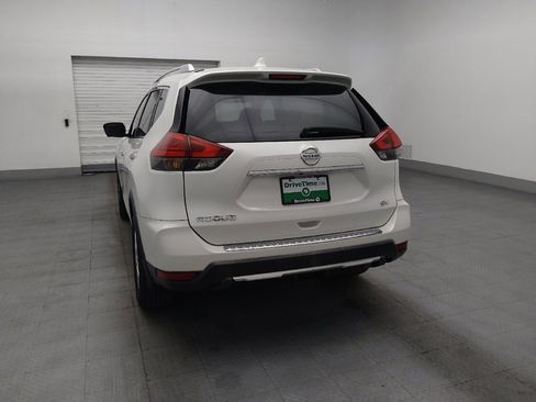 Used 2017 Nissan Rogue SV w/ SV Premium Package FWD image 6
