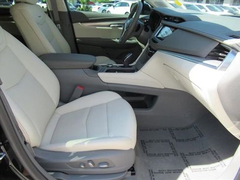 Used 2023 Cadillac XT5 Premium Luxury w/ Technology Package FWD image 9