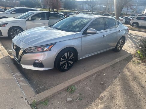 Certified 2020 Nissan Altima 2.5 SV image 2