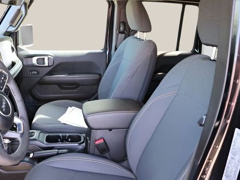 Used 2025 Jeep Wrangler Unlimited Sahara w/ Safety Group image 11