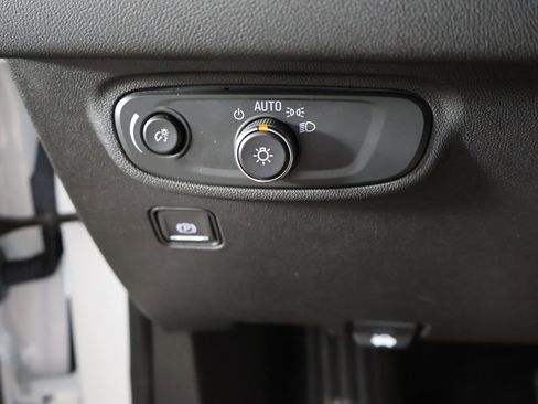 Used 2024 GMC Terrain SLE FWD image 32