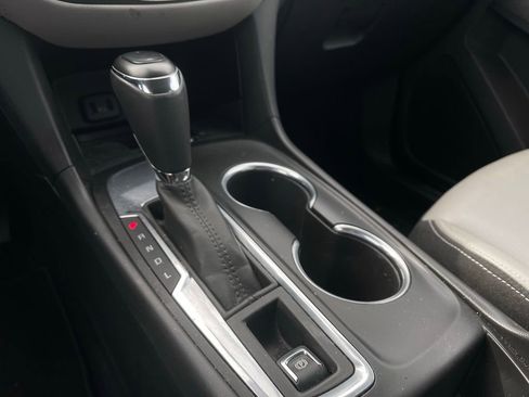Used 2018 Chevrolet Equinox Premier FWD image 16