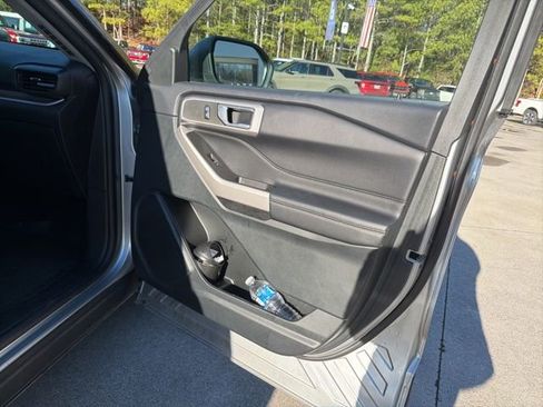 Used 2024 Ford Explorer XLT image 7