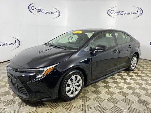 Certified 2025 Toyota Corolla LE FWD image 3