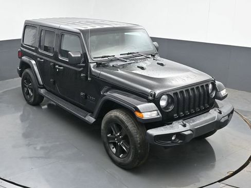 Used 2020 Jeep Wrangler Unlimited Sahara image 32