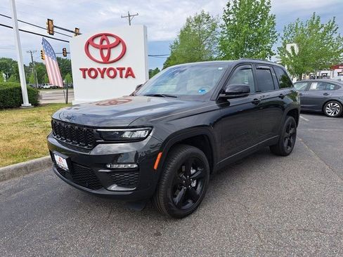 Used 2024 Jeep Grand Cherokee Limited w/ Luxury Tech Group II AWD/4WD image 2
