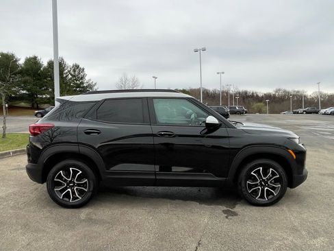 Used 2021 Chevrolet TrailBlazer ACTIV w/ Technology Package AWD/4WD image 2
