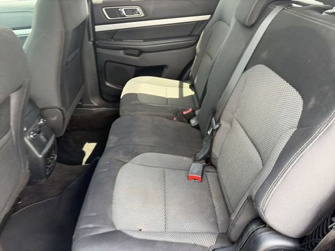 Used 2016 Ford Explorer XLT w/ Equipment Group 201A FWD image 28