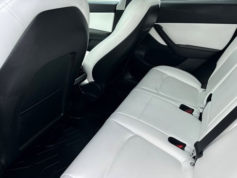 Used 2021 Tesla Model Y Long Range image 14
