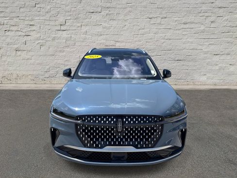 Used 2025 Lincoln Nautilus Reserve AWD/4WD image 2
