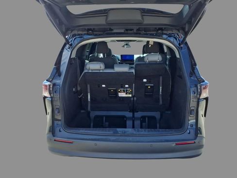 Used 2026 Toyota Sienna XLE AWD/4WD image 8