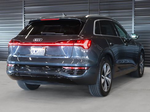 Used 2024 Audi Q8 e-tron Premium Plus w/ Premium Plus Package image 16