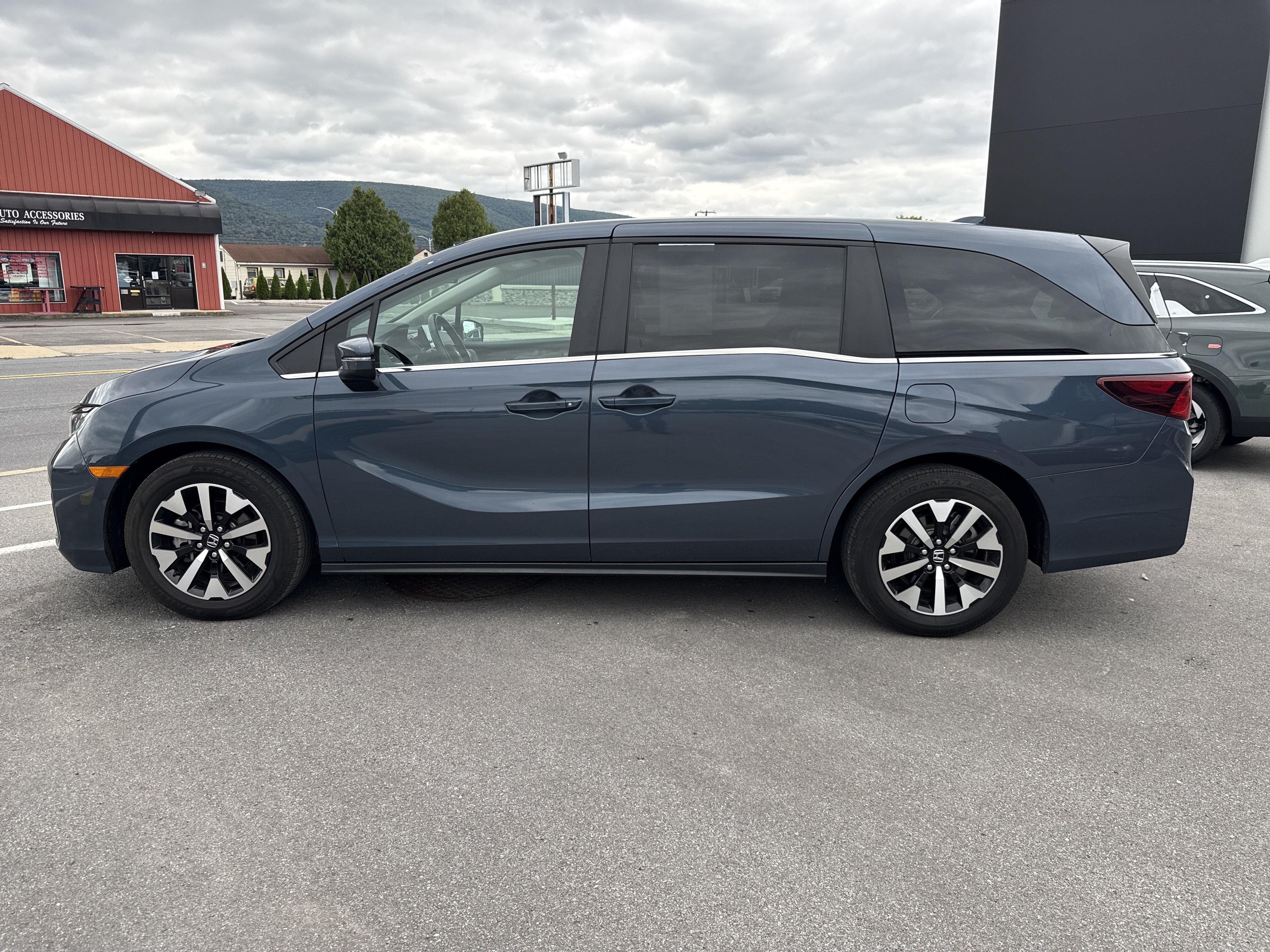 Used 2025 Honda Odyssey EX-L image 7