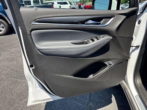 Used 2024 Buick Enclave Essence FWD image 11