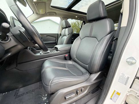 Used 2023 Honda Pilot Touring image 13