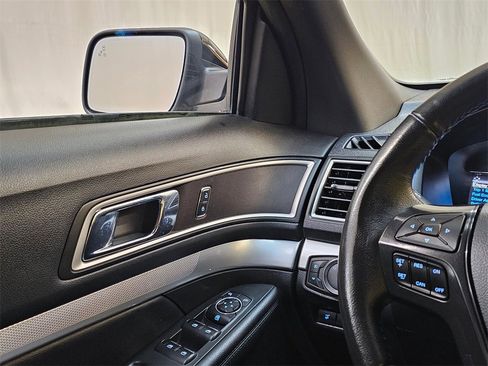 Used 2017 Ford Explorer XLT w/ Equipment Group 202A image 31