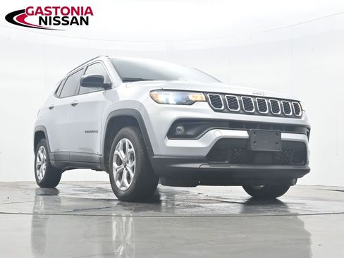 Used 2025 Jeep Compass Latitude AWD/4WD image 33