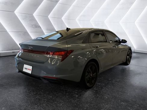 Used 2022 Hyundai Elantra SEL w/ Convenience Package FWD image 4