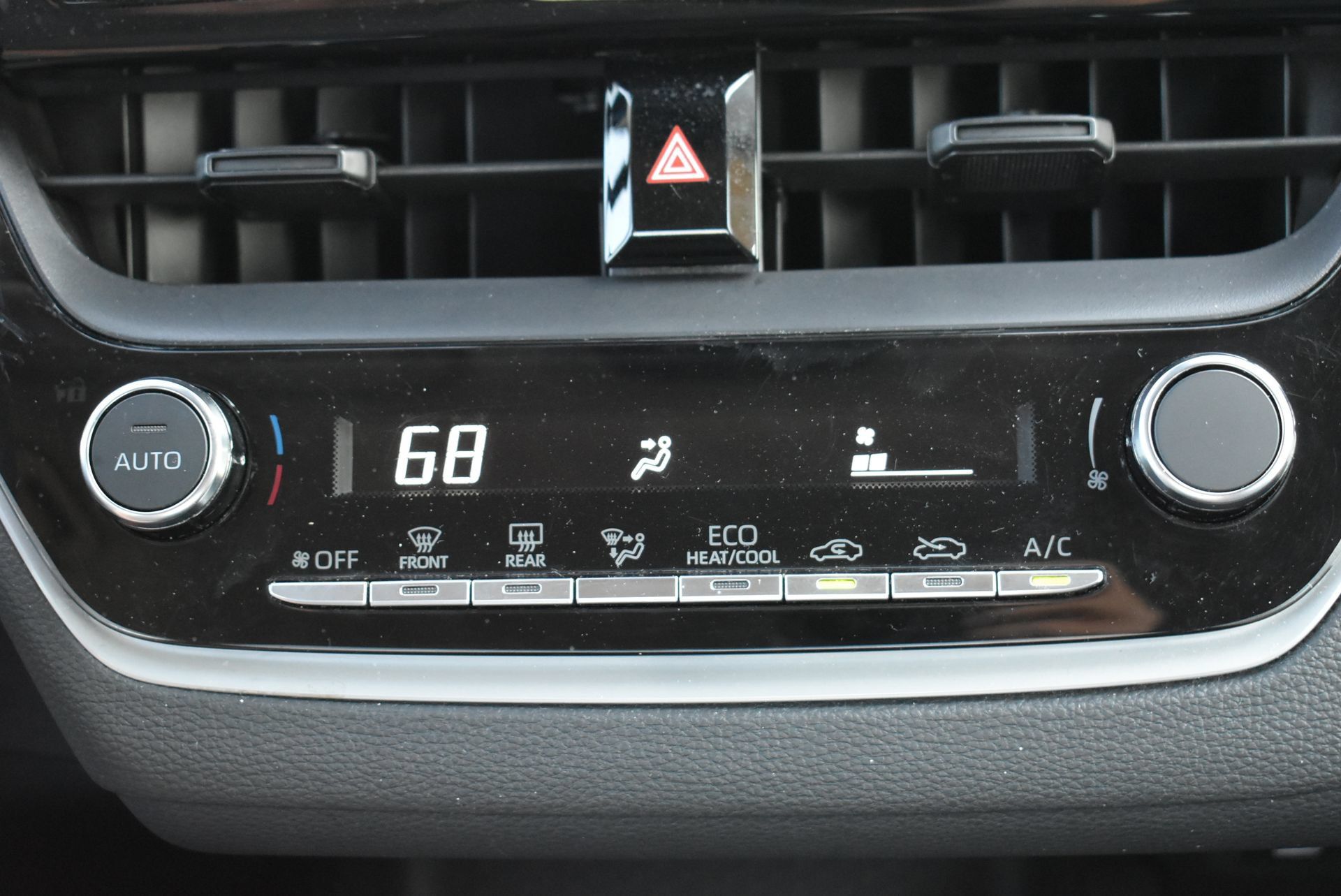 Used 2024 Toyota Corolla LE FWD image 27
