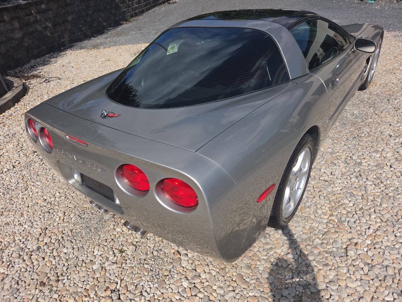 Used 2000 Chevrolet Corvette Coupe w/ Roof Pkg RWD image 7