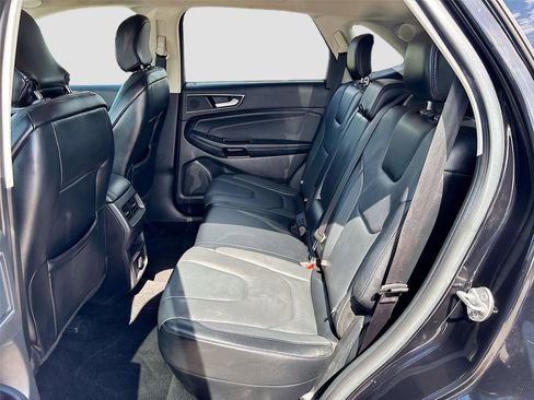 Used 2018 Ford Edge Titanium image 25