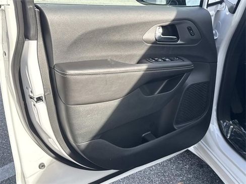 New 2026 Chrysler Pacifica Select image 19