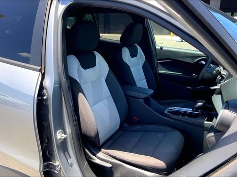 Used 2024 Chevrolet Trax RS FWD image 8